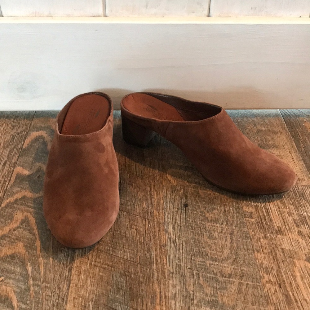 Aerosoles brown suede mules